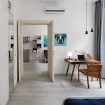 Ocean Breeze Apartment